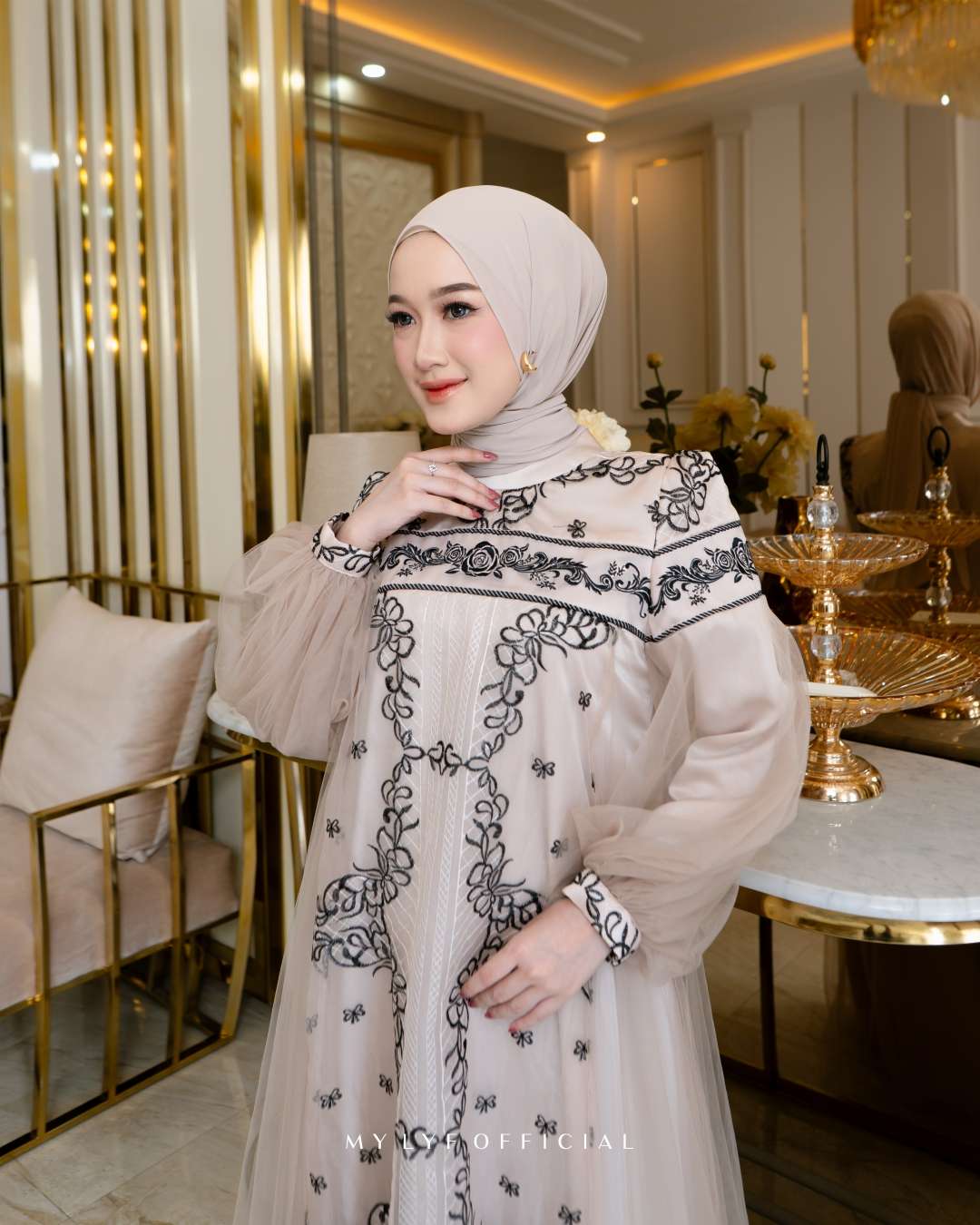 FEED 00 - COVER - NARASHYA SERIES - ALEA DRESS - LACE AMORA