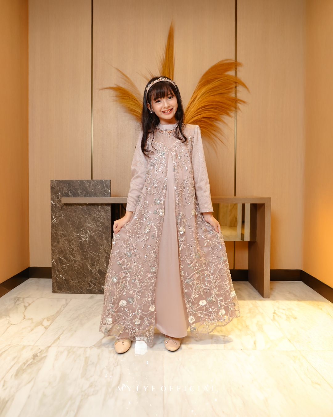 FEED 00 COVER - HILARY KIDS